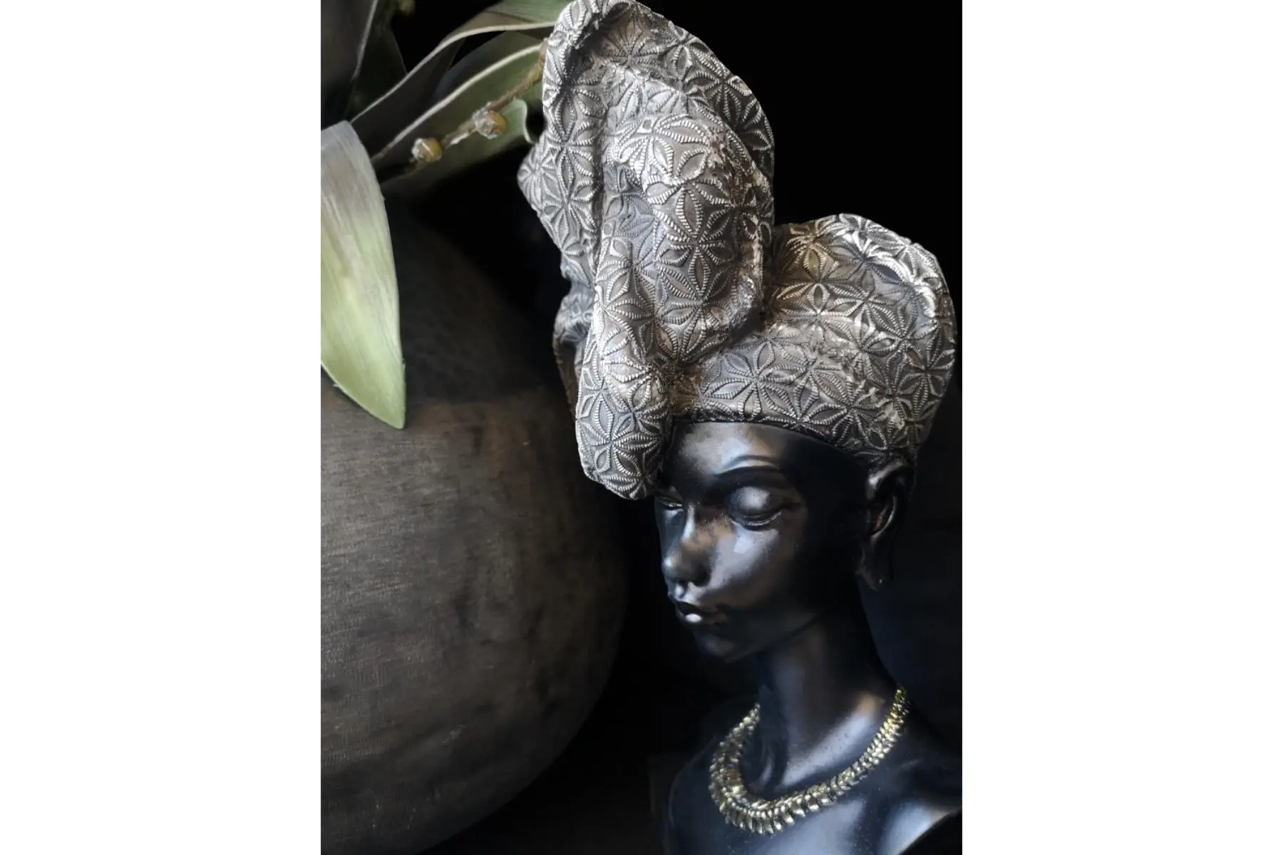 DAME 3 DECO FIGURE BLACK WHITE