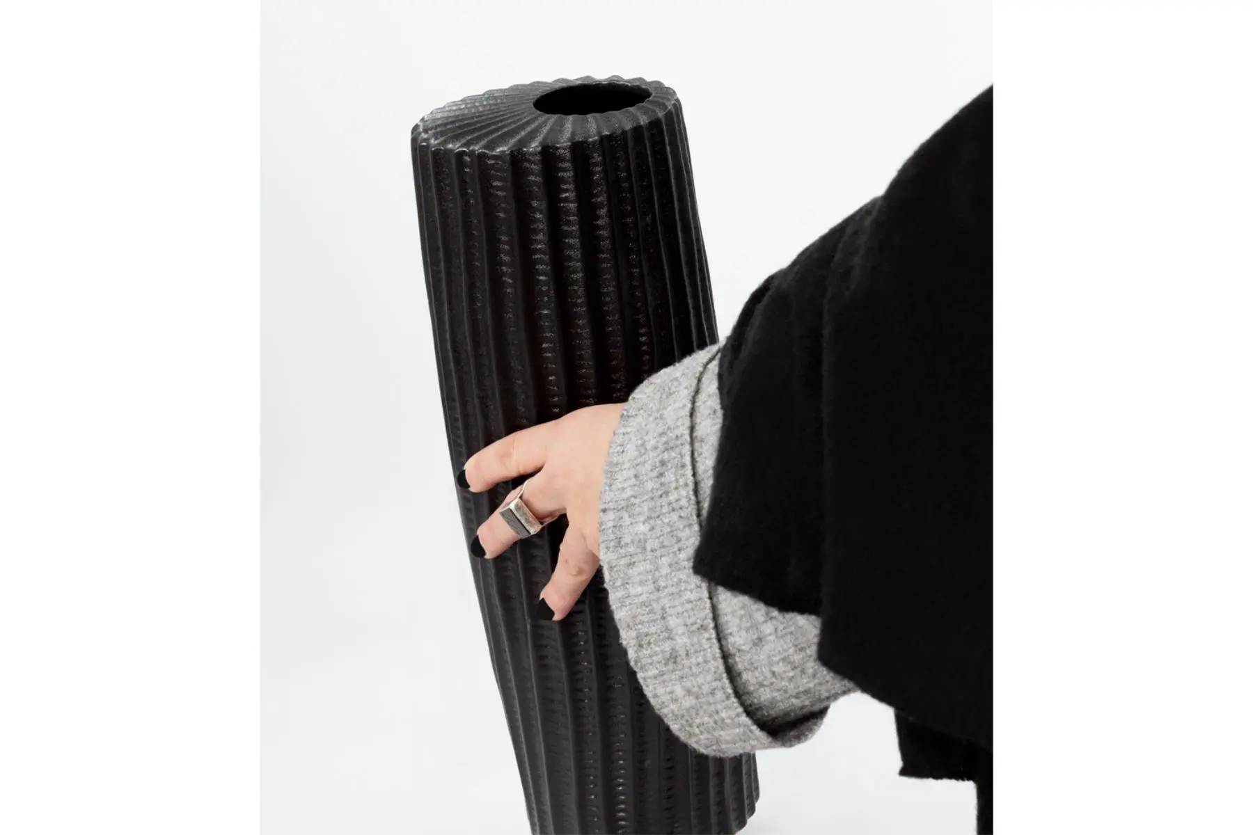 RIGE VASE CERAMIC BLACK SAND M - Image 2