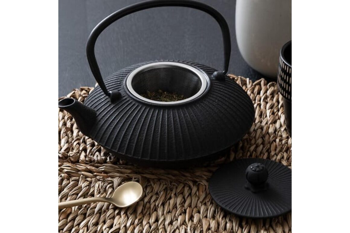 GARDEN BLK CASTIRON TEAPOT80CL