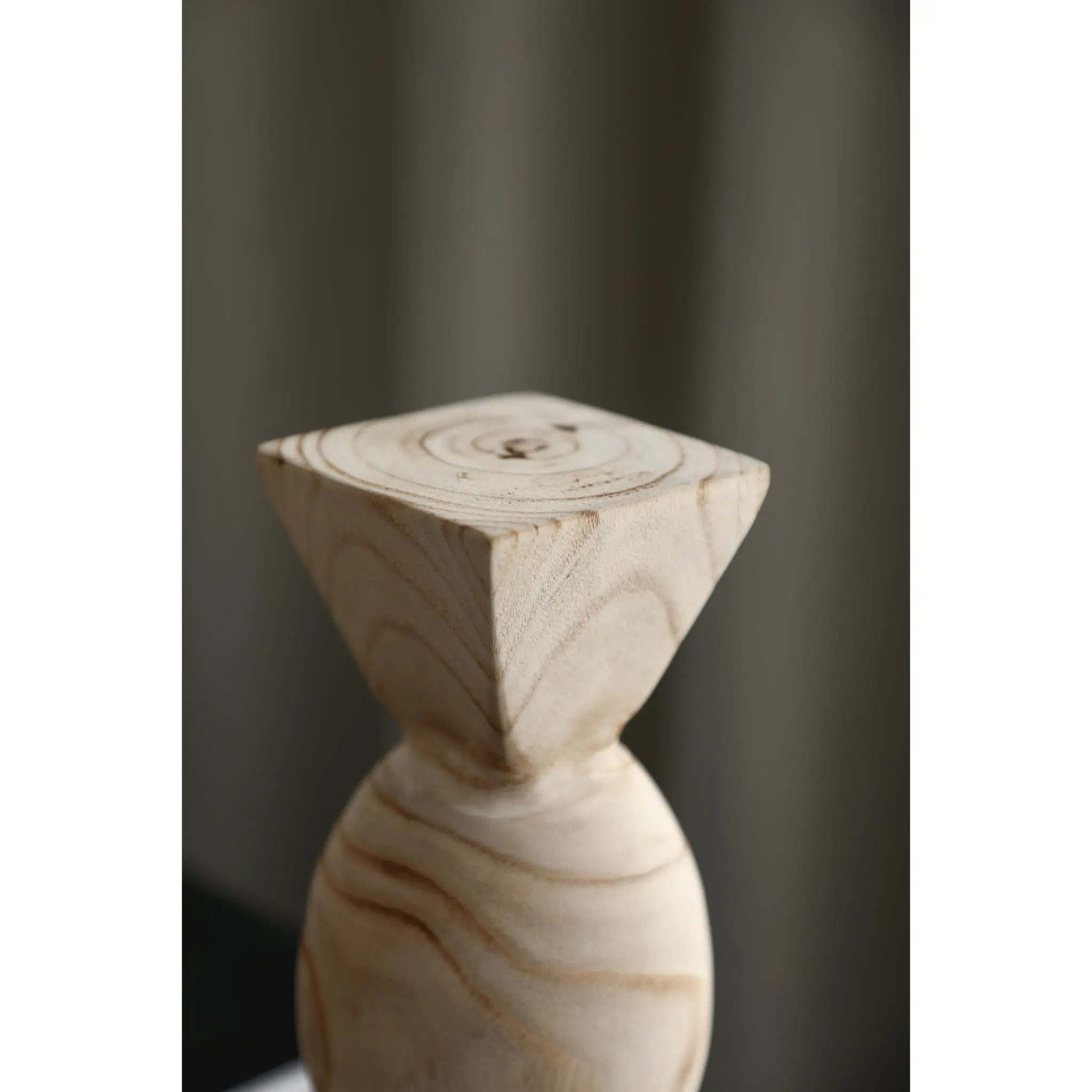 GEOMETRIC WOODEN COLUMN A