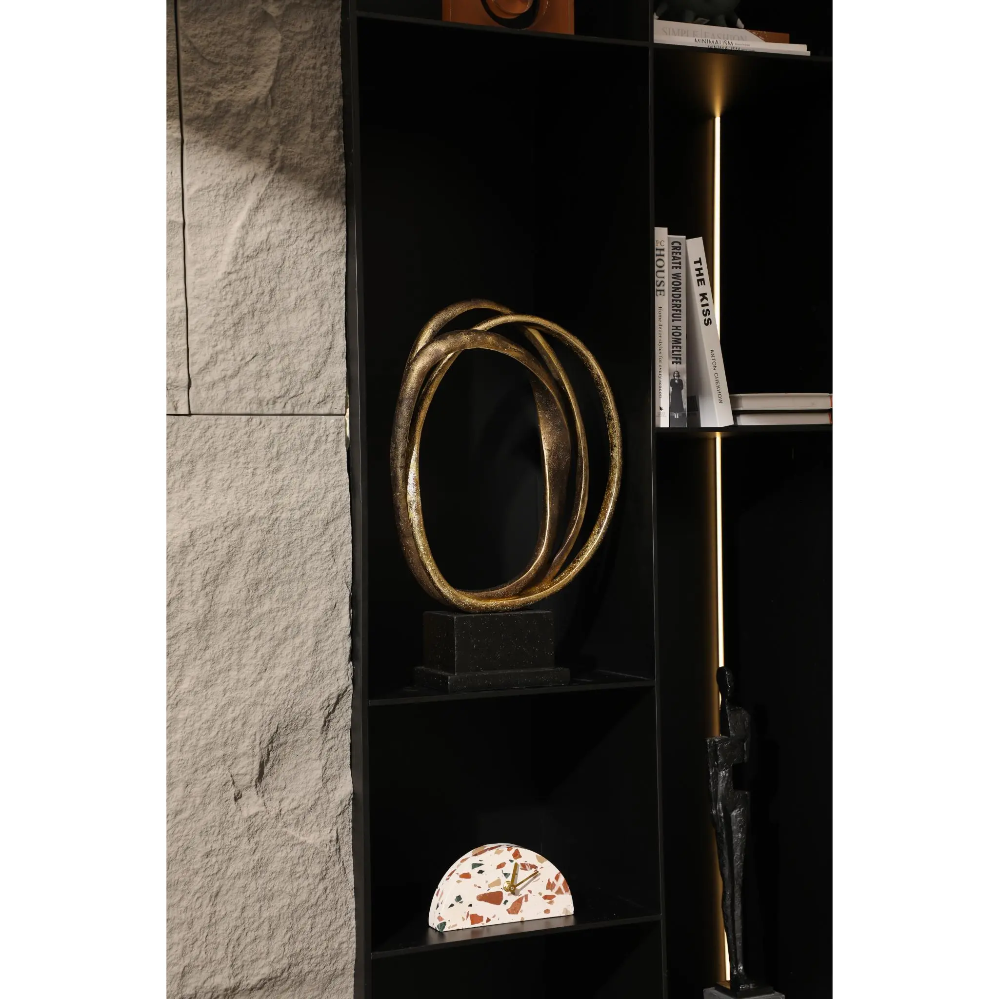 CIRCULAR ART ORNAMENT