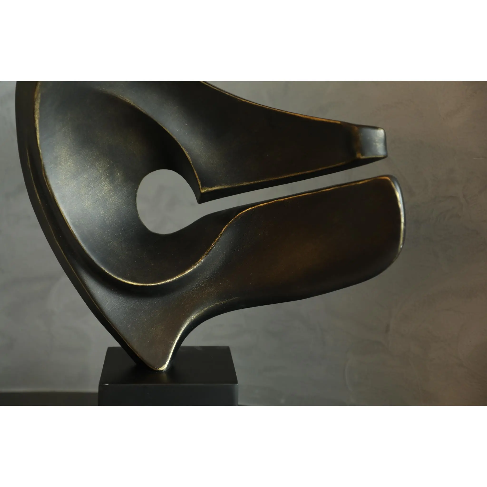 EAR SHAPE SCULPTURE