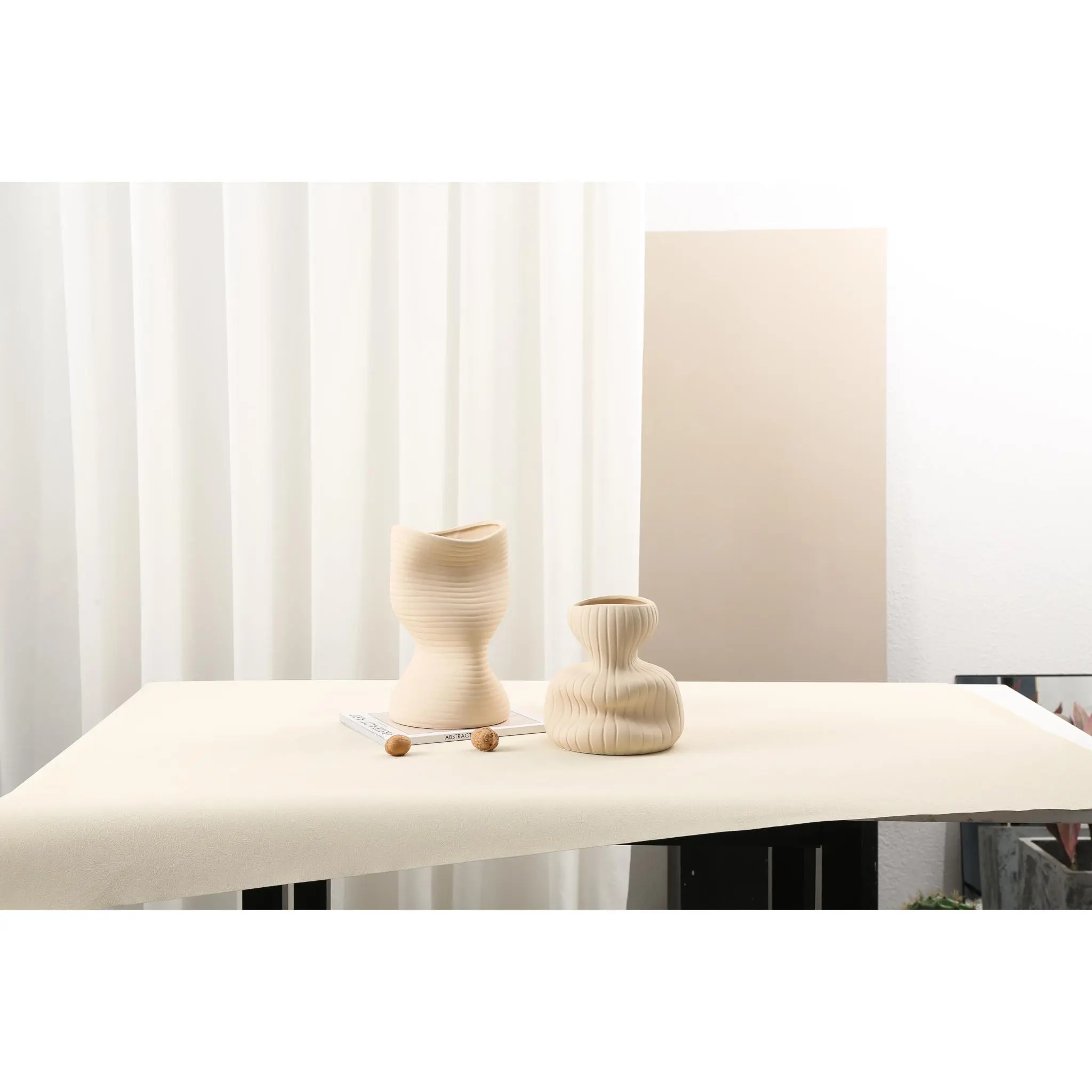 VERTICAL CURVED BOTTLE - BEIGE