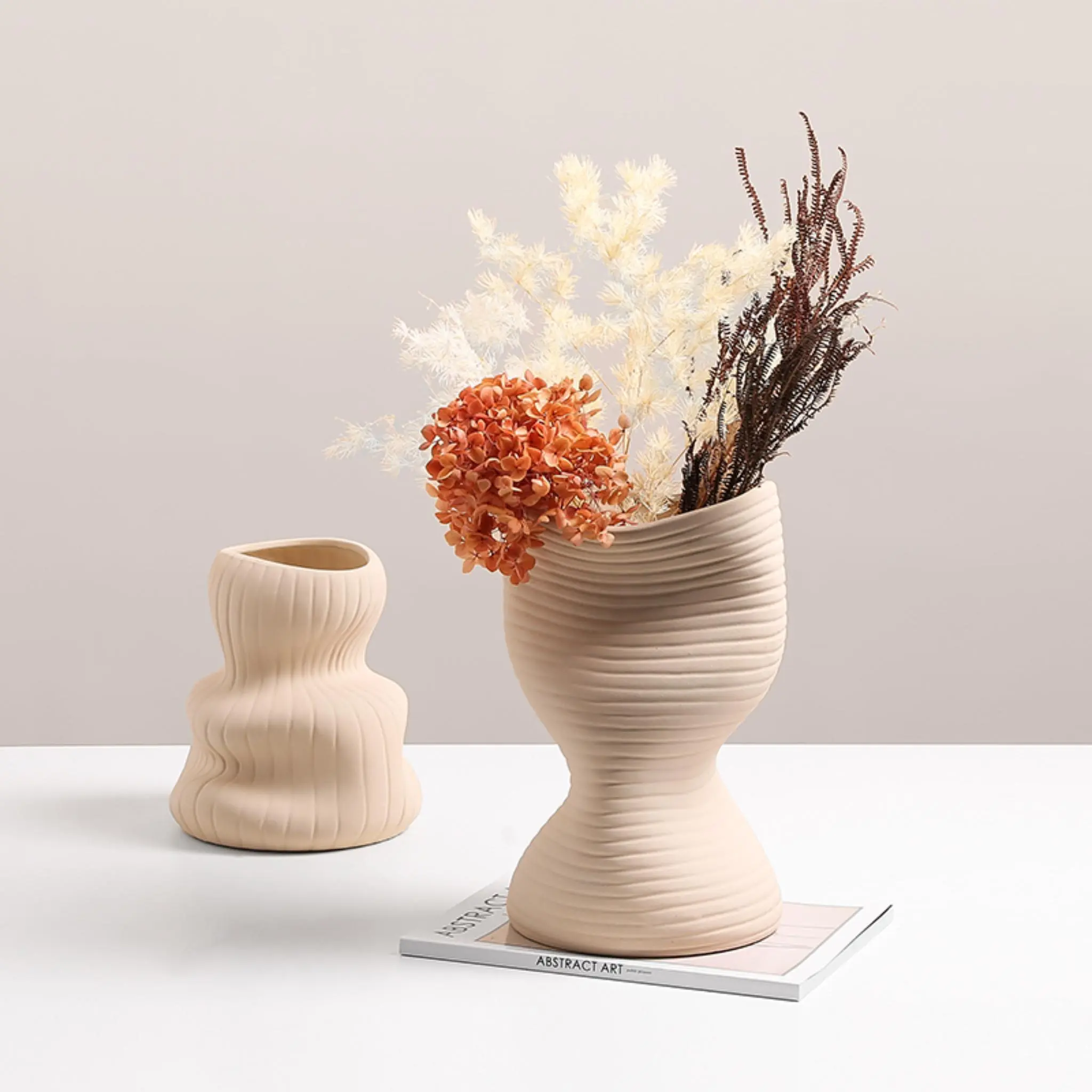 VERTICAL CURVED BOTTLE - BEIGE