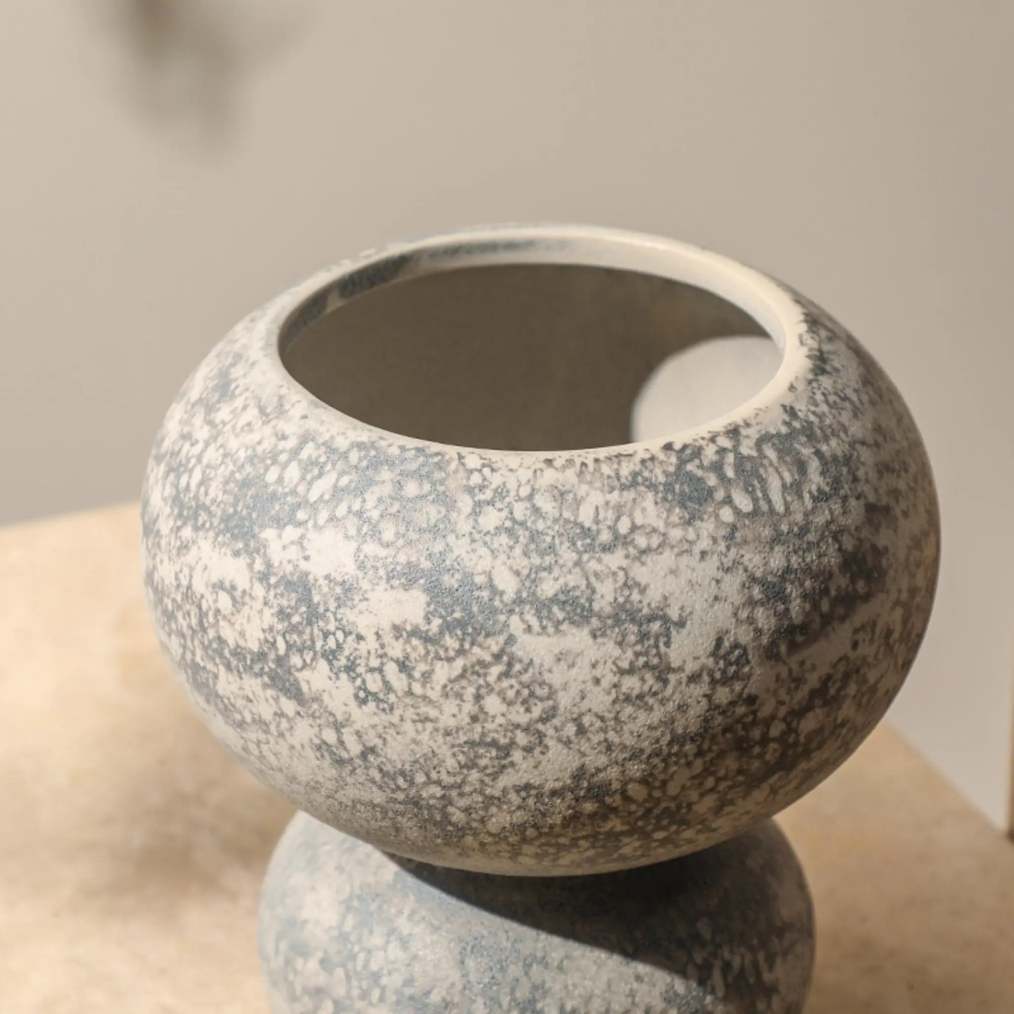 ELEGANT PATTERN VASE A